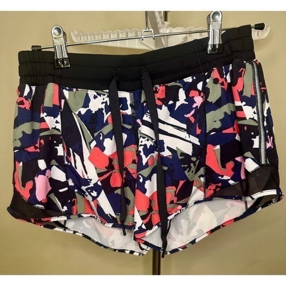 Lululemon Hotty Hot Short 2.5" – Pop Cut Boom Juice Multi Black Size 4 | Good - Picture 1 of 4